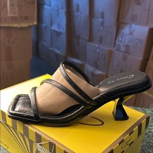 Circus by Sam Edelman Black and Tan Heels